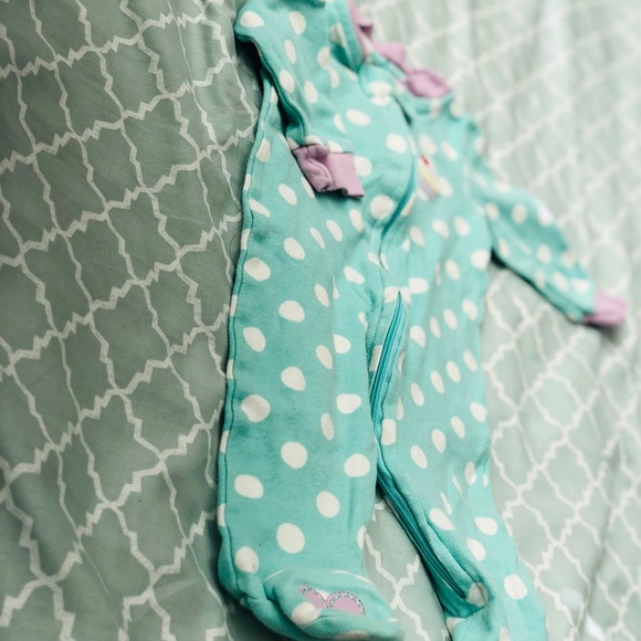 Onsie - Picture 5 of 8